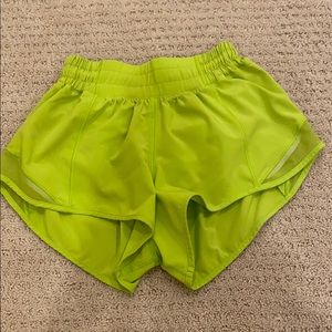 Green lululemon hotty hot shorts 2”